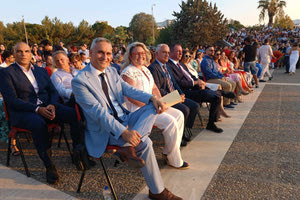 Μικροί – μεγάλοι χειροκρότησαν τους νέους διδάκτορες, απόφοιτους της Ιατρικής Σχολής Ηρακλείου