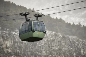 Τραγικός θάνατος γυναίκας στην Ιταλία: έπεσε σε γκρεμό από τελεφερίκ μπροστά στα παιδιά της