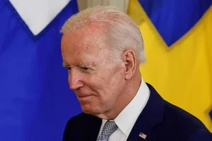 Η πίεση δεν σταματά να εντείνεται για τον Τζο Μπάιντεν