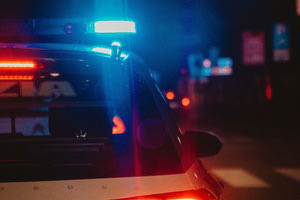 Ιταλία: Ήρωας δέκα χρονών κατέβηκε στο δρόμο και σταμάτησε περιπολικό για να σώσει τη μητέρα του