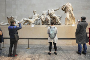 «Να μοιραστούν τα Γλυπτά με την Ελλάδα και να χρεώνονται οι ξένοι επισκέπτες»