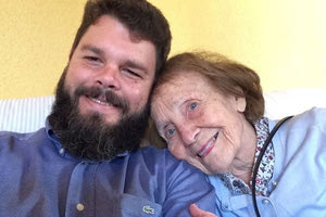 Κούβα: Πέθανε η πρώτη σύζυγος του Φιντέλ Κάστρο σε ηλικία 95 ετών