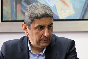 Αυγενάκης: “Ήταν εκτός εαυτού, με εξύβρισε και με απείλησε”, λέει ο υπάλληλος του αεροδρομίου