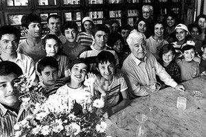 “Τα πρώτα λόγια που άκουσα από παιδί, έκλαιγα, γέλαγα, έπαιζα, μου λέγανε: Σώπα!”