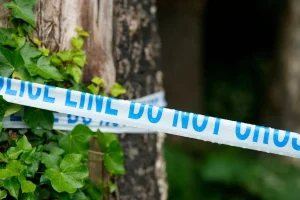 Βρετανία: Η σύζυγος και οι κόρες σχολιαστή αγώνων του BBC, τα θύματα της δολοφονίας με τόξο