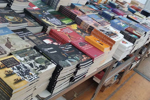 Τα βιβλία φέτος δεν “πάνε πλατεία”