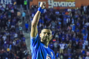 O Γιακουμάκης άνοιξε… λογαριασμό στο Μεξικό με δύο υπέροχες κεφαλιές