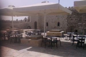 Όταν οι αρχαιολόγοι στα…μνημεία είναι πιο large!