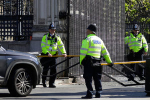 Βρετανία: Συνελήφθη ένα άτομο για τα ανθρώπινα λείψανα που βρέθηκαν σε βαλίτσες στη γέφυρα του Μπρίστολ