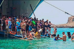 Επέστρεψε η πλωτή εξέδρα στην παραλία του Μπάλου