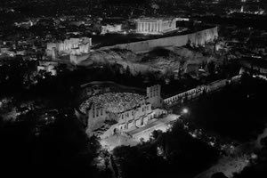 Coldplay: Κυκλοφόρησε το εντυπωσιακό βιντεοκλίπ που γυρίστηκε στο Ηρώδειο