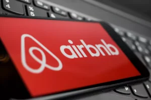 Τουρίστας φέσωσε ιδιοκτήτη Airbnb με τηλεφωνικό λογαριασμό 3.500 ευρώ – Τηλεφωνούσε στην Κίνα