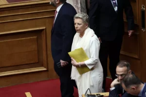 Βουλή: Η Επιτροπή Δεοντολογίας αποφάσισε ομόφωνα την άρση ασυλίας της Έλενας Ακρίτα μετά τη μήνυση της Μαρέβας Γκραμπόφσκι