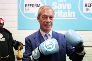 Ο ακραίος Φάρατζ τα κατάφερε! Μετά από 7 απόπειρες εξελέγη…