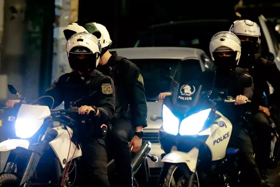 Πατέρας και γιος άρχισαν να πυροβολούν στο κέντρο του Ρεθύμνου