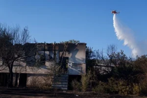 Πυροσβεστική: Πάνω από 30 δασικές πυρκαγιές ξέσπασαν σε ένα 24ωρο