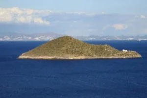 Eντοπίστηκαν 24 αλλοδαποί σε βραχονησίδα της Λέρου