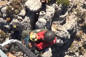 Χανιά: Επιχείρηση διάσωσης τραυματισμένου 80χρονου στο φαράγγι της Αγ. Ειρήνης