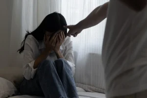 ΠΟΥ: Σχεδόν το ένα τέταρτο των κοριτσιών σε σχέση, ηλικίας 15-19, έχουν υποστεί βία