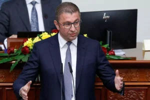 Μίτσκοσκι: Μιλάει ξανά για «Μακεδονία» αλλά καλεί τον Μητσοτάκη σε συνεργασία