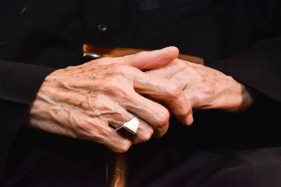 Κατερίνη: Ηλικιωμένη υπέστη ανακοπή κι έπεσε σε τζαμαρία στο κέντρο της πόλης