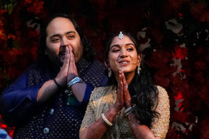 Ο πλουσιότερος Ασιάτης πάντρεψε και προίκισε 52 άπορα ζευγάρια για να γιορτάσει τον γάμο του γιου του