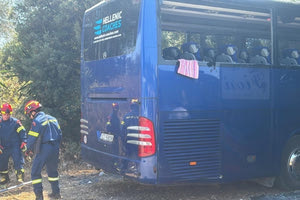 Κέρκυρα: Ένας νεκρός στη σύγκρουση τουριστικού λεωφορείου με φορτηγό