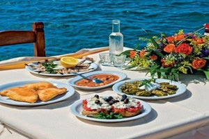 Taste Atlas: «Χαρτογραφεί» τα ελληνικά νησιά με βάση τα πιο ξακουστά τους προϊόντα