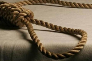 Κορινθία: Εργάτης βρέθηκε κρεμασμένος σε χοιροστάσιο