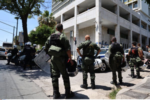 Ποινική δίωξη για πέντε κακουργήματα σε 72 για την αιματηρή συμπλοκή στην Λεωφόρο