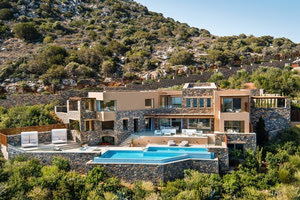 «Φρένο» στα Airbnb: Oι περιοχές της Κρήτης που είναι στο «κόκκινο» και οι πρώτες αντιδράσεις