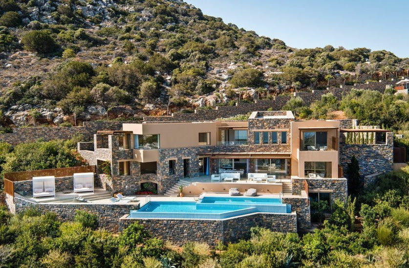 «Φρένο» στα Airbnb: Oι περιοχές της Κρήτης που είναι στο «κόκκινο» και οι πρώτες αντιδράσεις