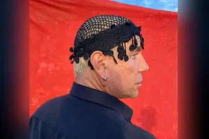 Γιώργος Μαζωνάκης: Με παραδοσιακό κρητικό σαρίκι στο Instagram