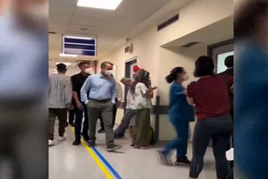 Αιφνιδιαστική επίσκεψη του Κ. Μητσοτάκη στο Λαϊκό Νοσοκομείο