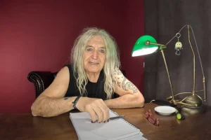 Νίκος Καρβέλας: «Η φτώχεια δεν είναι πρόβλημα, είναι αρρώστια! Η εκκλησία είναι το πρόβλημα»