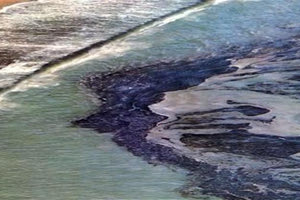 Ισπανία: Τρεις παραλίες έκλεισαν εξαιτίας μιας πετρελαιοκηλίδας