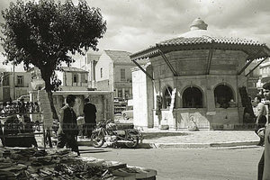 1973, στο Ηράκλειο πλατεία Κορνάρου