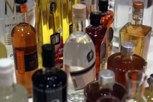 Έλεγχοι λιμεναρχείου και τελωνείου στη Χερσόνησο – Κατασχέθηκαν αλκοολούχα ποτά και καπνικά προϊόντα