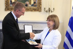 Πρόεδρος Δημοκρατίας με Λετονό πρωθυπουργό