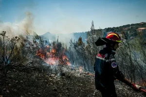 Φωτιά στο Λουτράκι – Προκλήθηκε από κεραυνό