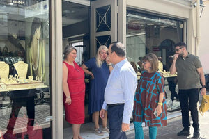 Η βόλτα ,οι φωτογραφίες, το γεύμα της Κ. Σακελλαροπούλου στο Ρέθυμνο