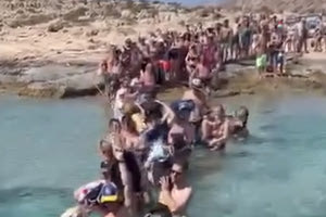 Οι εικόνες ντροπής από τον Μπάλο… έφεραν την πλωτή εξέδρα