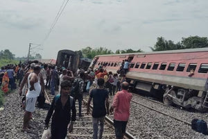 Ινδία: Πέντε νεκροί και πολλοί τραυματίες από εκτροχιασμό επιβατικού τρένου