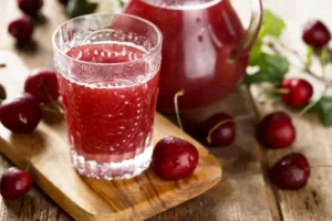 Σπιτική βυσσινάδα της γιαγιάς: 8 οφέλη για την υγεία, αλλά και 2 παρενέργειες