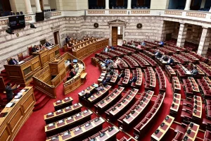 Βουλή: Ενός λεπτού σιγή για τους νεκρούς από την τραγωδία στο Μάτι
