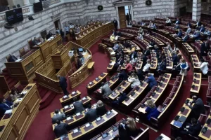 Βουλή: Ολοκληρώθηκε η πρώτη επεξεργασία επί της αρχής του νομοσχεδίου για το ψηφιακό σχολείο