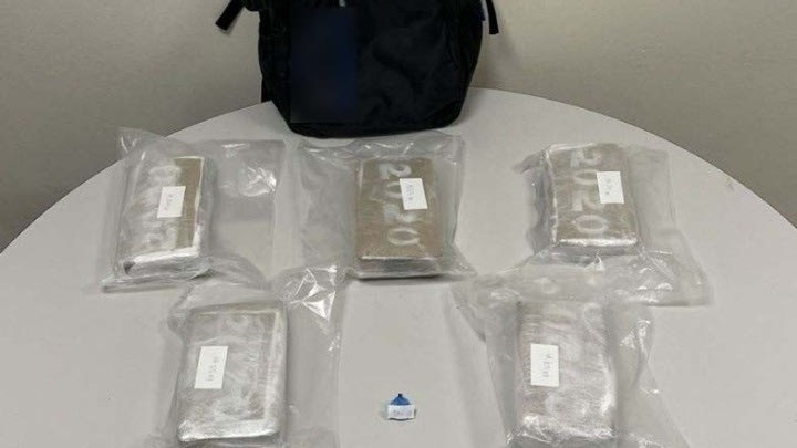 Βαλίτσα με ναρκωτικές ουσίες εντοπίστηκε σε επιβατηγό οχηματαγωγό πλοίο στη Μύκονο – δύο συλλήψεις