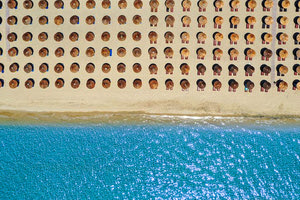 «Πόλεμος» της ξαπλώστρας: Στον αέρα η λειτουργία χιλιάδων επιχειρήσεων στην Ιταλία