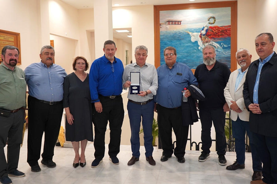 Ο νέος προέδρος του Παγκοσμίου Συμβουλίου Κρητών στον Περιφερειάρχη