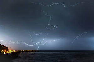 Έκτακτο δελτίο επιδείνωσης του καιρού από την ΕΜΥ: Έρχονται βροχές, καταιγίδες και χαλάζι – Προσοχή στους κεραυνούς